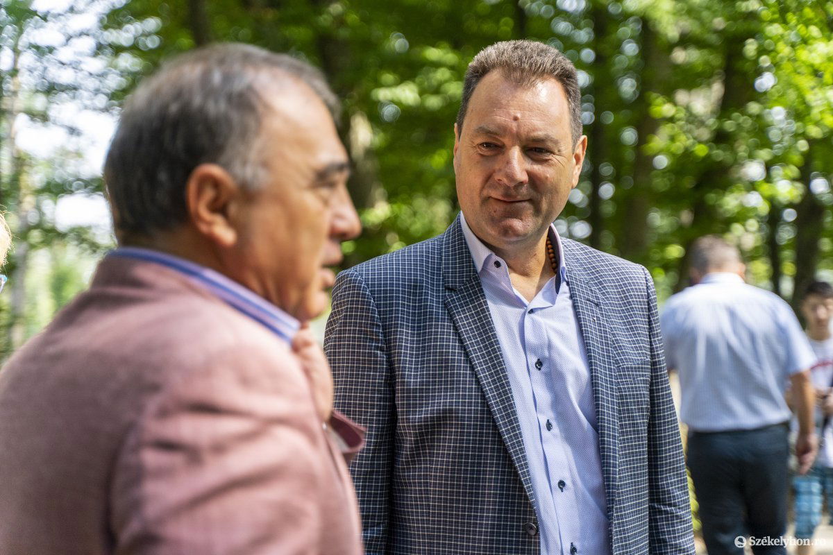 Pavel Dumitru igazgató és Dorin Florea polgármester •  Fotó: Haáz Vince