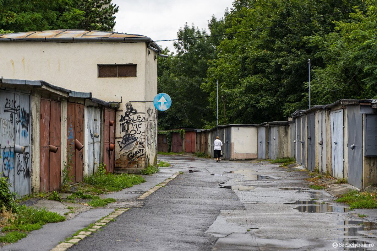 Ilyen és ehhez hasonló állapotban vannak a betongarázsok Vásárhelyen. Archív •  Fotó: Haáz Vince