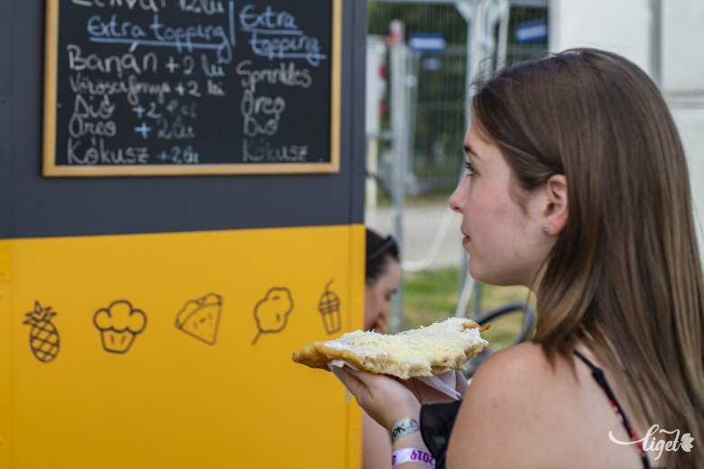 Lángos. Tipikus fesztiválkaja •  Fotó: Haáz Vince