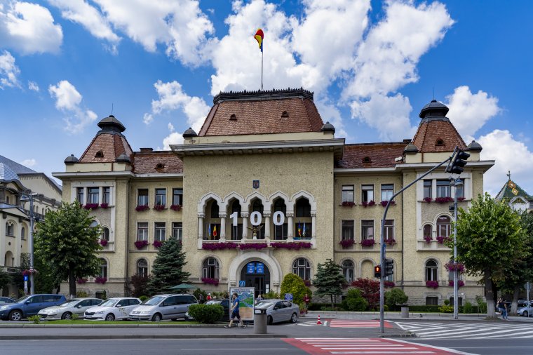 Nem megy el irdatlan mennyiségű pénz protokollra: megszavazta az RMDSZ a költségvetés-kiigazítást Marosvásárhelyen