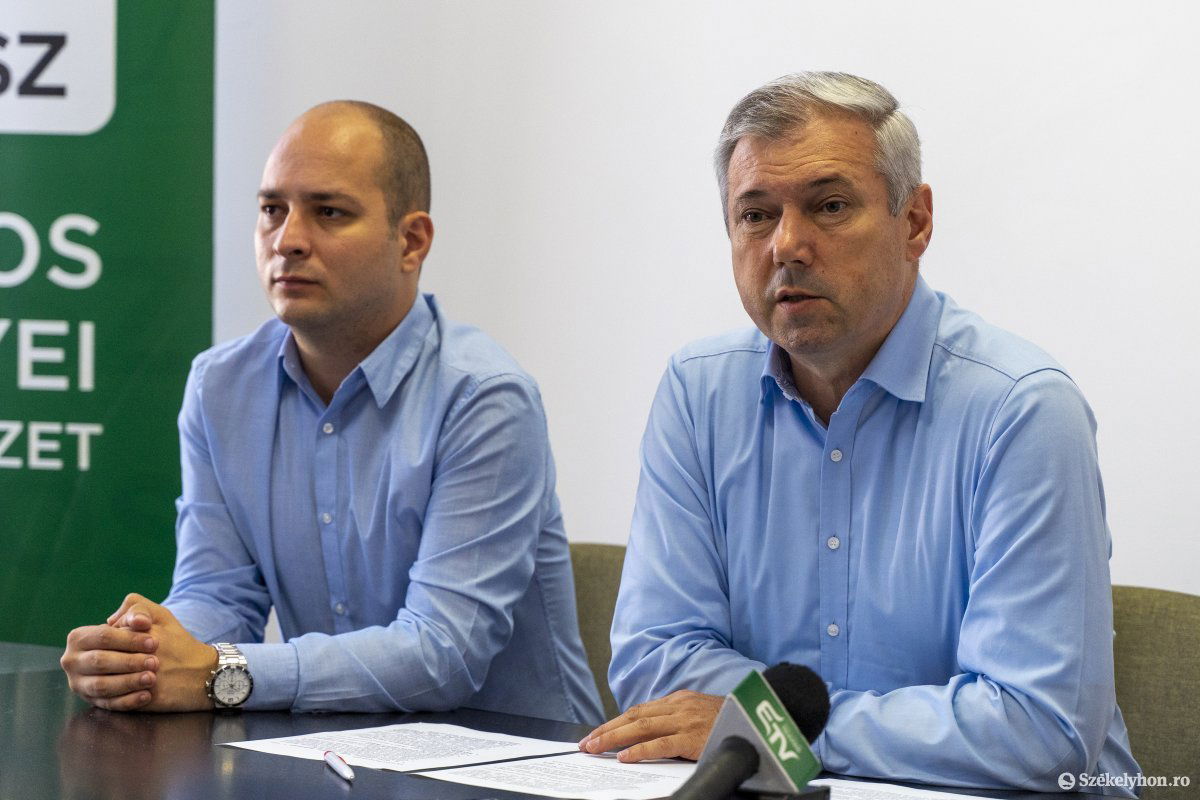 A Maros megyei önkormányzat elnöke, Péter Ferenc és Kovács Mihály Levente. Alelnök lesz Kovács? •  Fotó: Haáz Vince