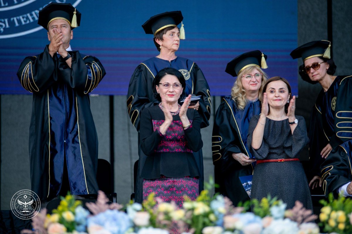 Ecaterina Andronescu tanügyminiszter a MOGYTTE első egységesített ballagására érkezett, ez alkalommal tárgyalt  a magyar tagozat helyzetéről is •  Fotó: Facebook/MOGYTTE