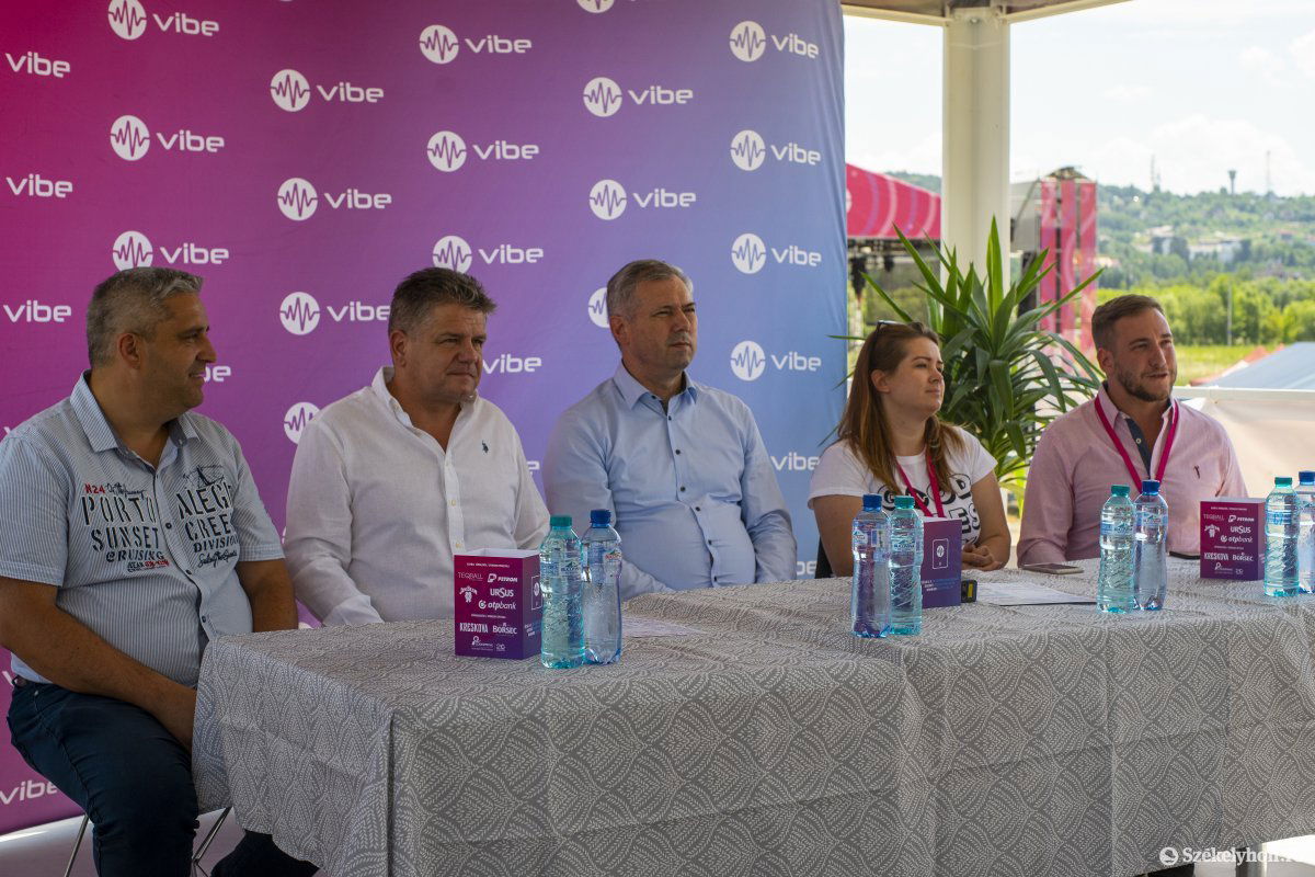 Hivatalos megnyitó hivatalosságokkal és főszervezőkkel •  Fotó: Haáz Vince