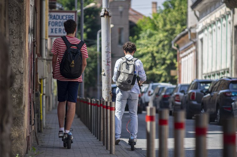 Jogosítvány nélkül a forgalomban: iskolajárattá vált az elektromos roller, de ki tanult szabályismeretet?