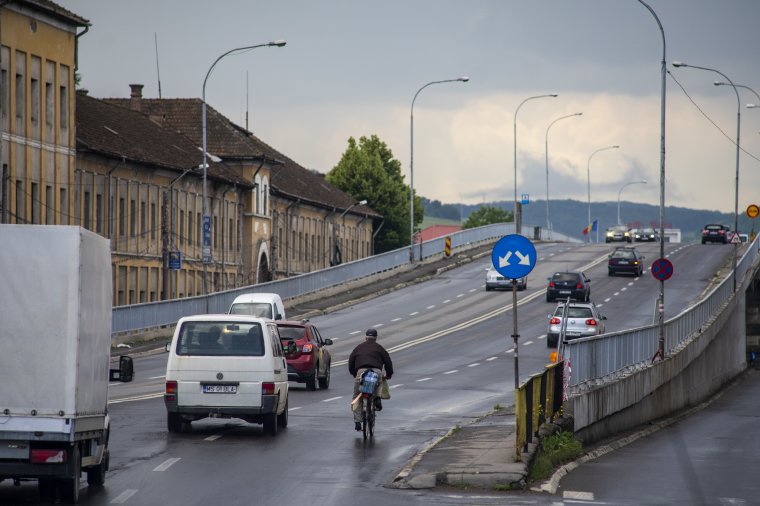 Részleges hídlezárás Marosvásárhelyen, teljes Dicsőszentmártonban