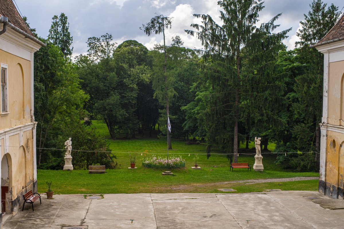 A nagy kiterjedésű kastélykert megmaradhatott Teleki-birtoknak, a termőföldek azonban odavesztek &bullet;  Fotó: Haáz Vince