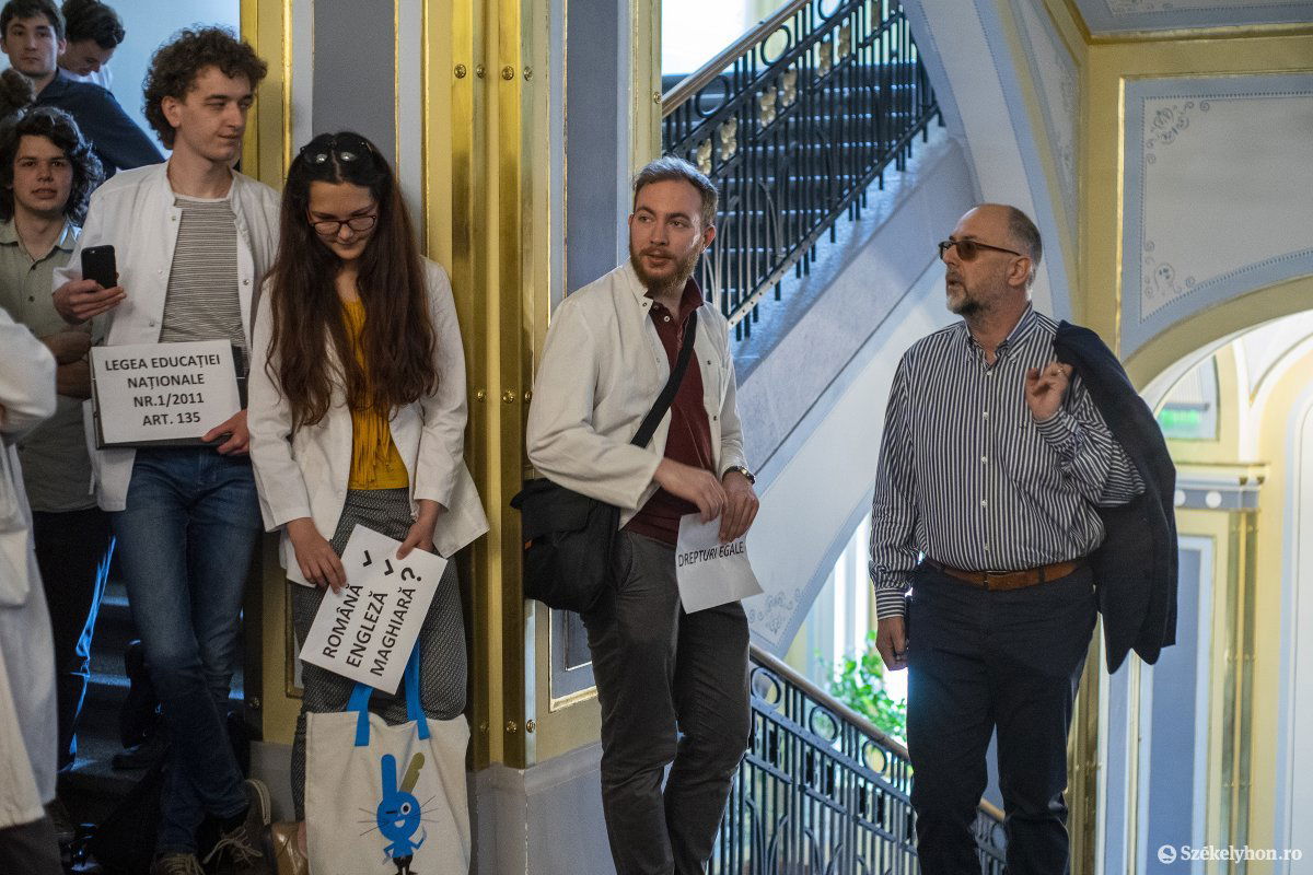 Kelemen Hunor RMDSZ-elnök a tárgyalásokra érkezik •  Fotó: Haáz Vince