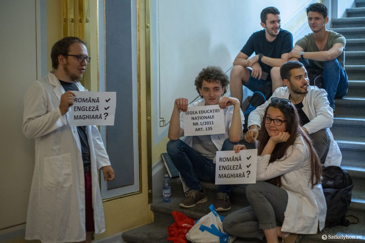Végül elkerülte őket az egyetem vezetősége •  Fotó: Haáz Vince