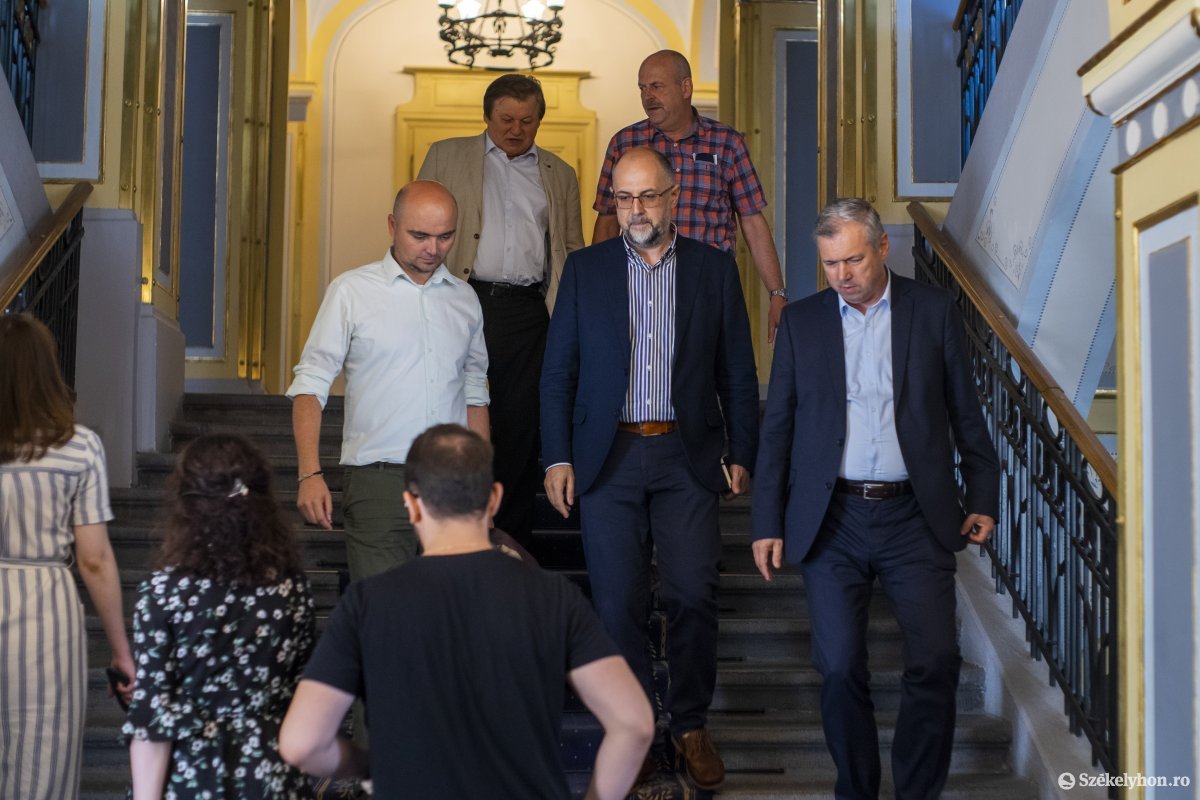 És a tárgyalások végén •  Fotó: Haáz Vince