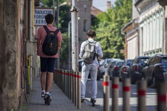 Jogosítvány nélkül a forgalomban: iskolajárattá vált az elektromos roller, de ki tanult szabályismeretet?