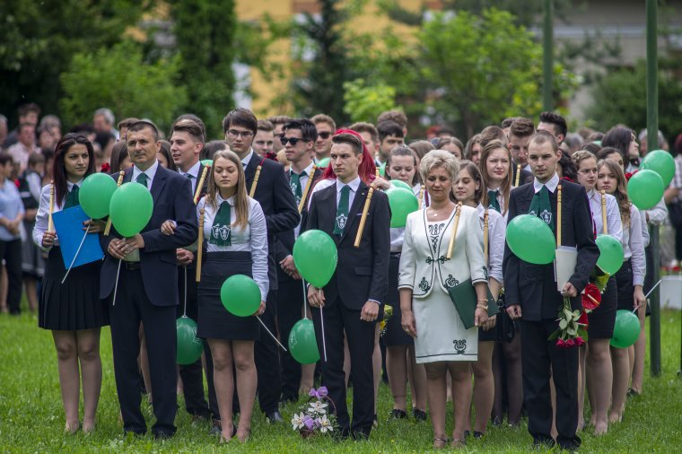 Történelmi pillanat: első önálló ballagását tartotta meg a katolikus gimnázium