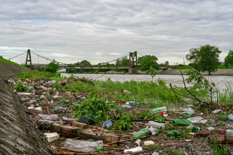 Közösen tisztítják meg a Maros-partot szombaton