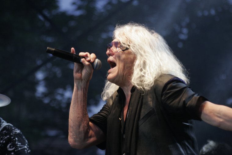 Meghalt Kóbor János