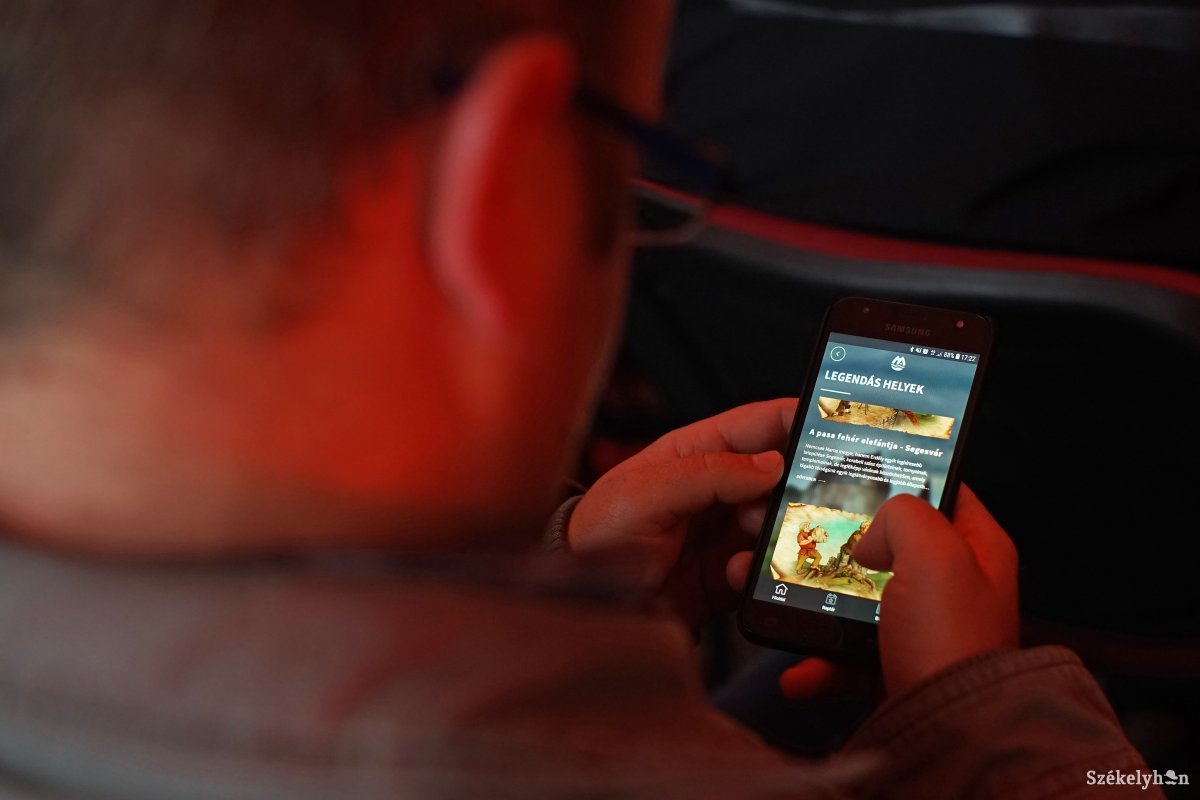 Kedden délután indították el a mobilalkalmazást, amely automatikusan jelzi, hogy milyen látnivalók vannak abban a körzetben, ahol éppen tartózkodunk •  Fotó: Haáz Vince