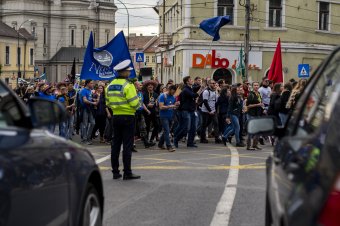 Forgalomkorlátozásra számíthatnak a marosvásárhelyiek szerda este a diáknapos felvonulás miatt