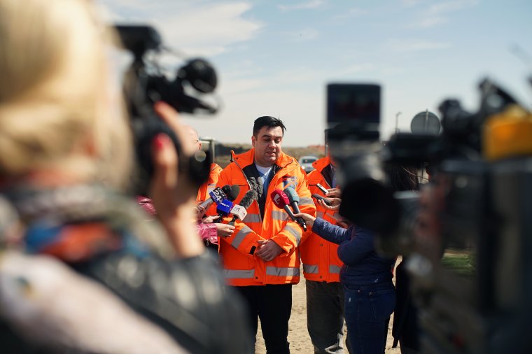Kitartó miniszter: Cuc továbbra is azt hajtogatja, hogy év végéig 100 kilométernyi autópályát adnak át