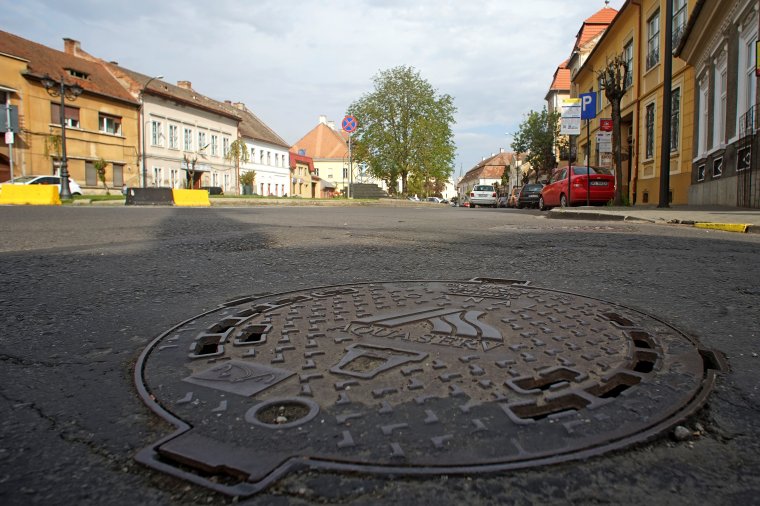 Ritkábban, de még mindig lopják a csatornafedeleket