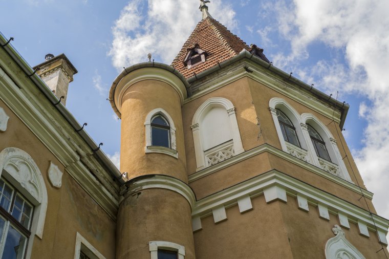 Eladnak egy Maros megyei kastélyt, mert nem tart igényt rá egyik közintézmény sem