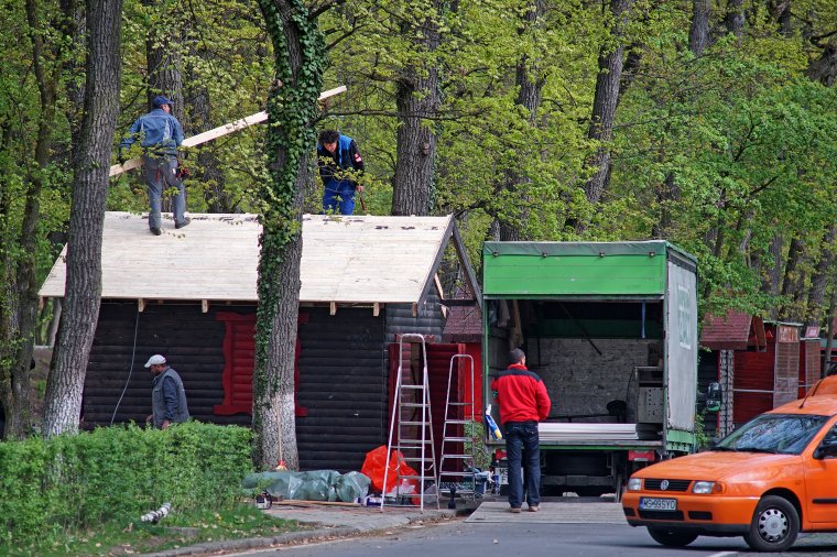 Visszahelyezték a bódékat Somostetőn, már a parkolásért sem büntetnek