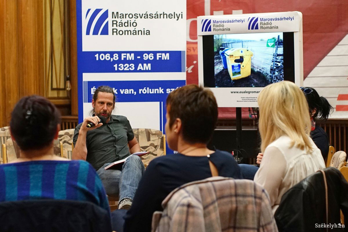 Szász Attila főszerkesztő: miért dobják egyesek a szemetet a folyópartra, nehéz megérteni •  Fotó: Haáz Vince