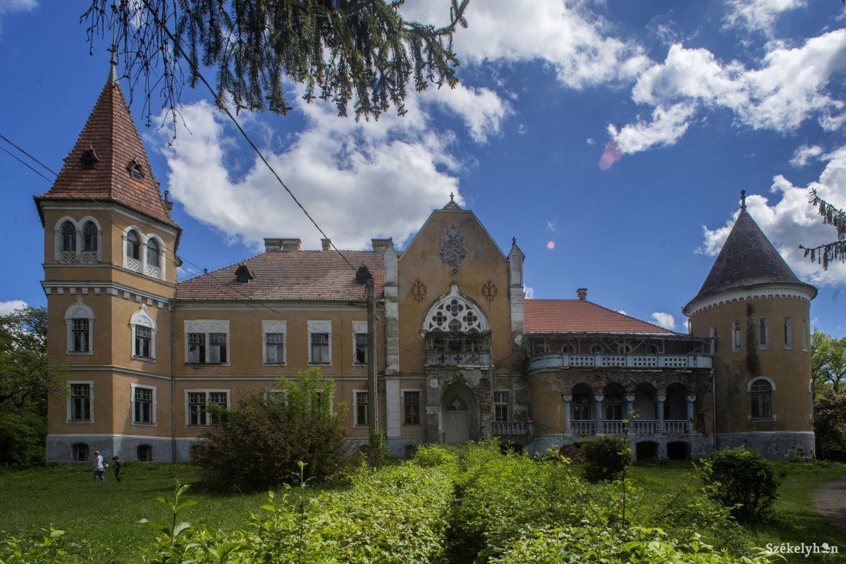 Az Ugron-kastély területe ad otthont a rendezvénynek •  Fotó: Haáz Vince