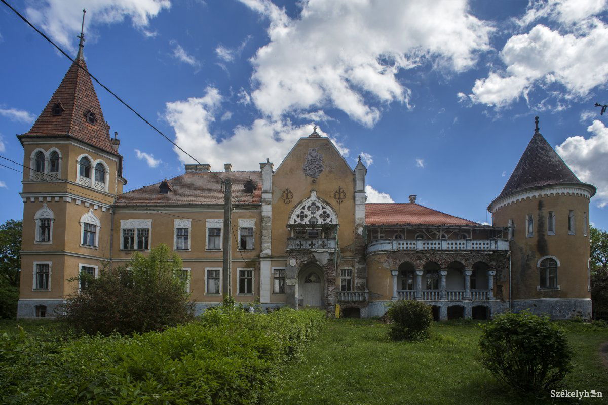 Kastélyáról is híres Mezőzáh •  Fotó: Haáz Vince