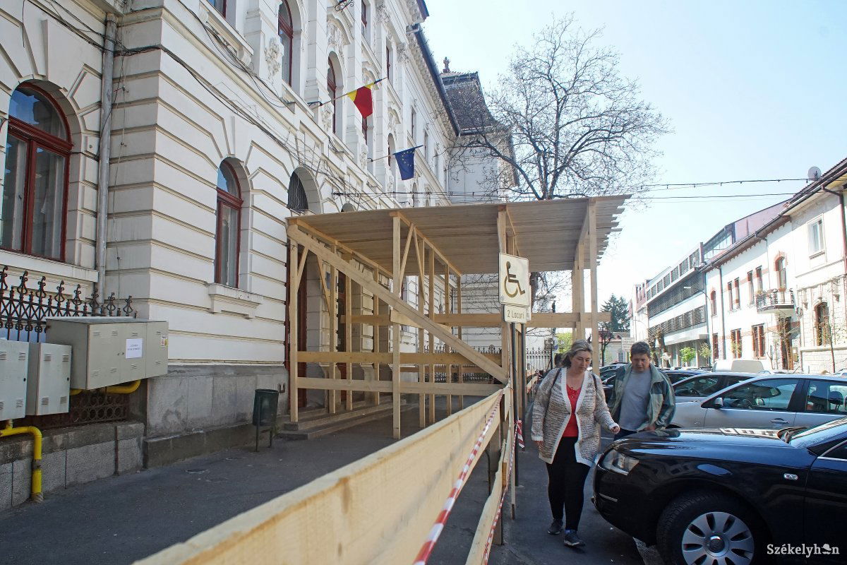 A marosvásárhelyi törvényszéknél. Ráduly nem lesz itt a következő tárgyalásán. Archív •  Fotó: Haáz Vince