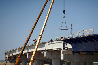 Az Erdélyt Moldvával összekötő autópálya újabb szakaszának építése kezdődhet el