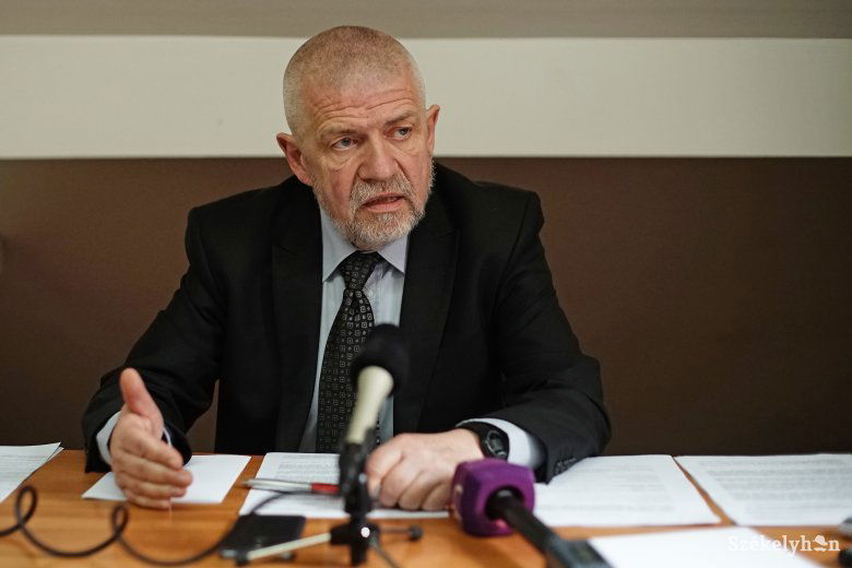 Izsák Balázs több százezer aláírást várna a Kárpát-medencéből •  Fotó: Haáz Vince