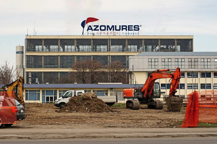 Üzemanyagtöltő állomást építenek a vegyipari kombinát mellé