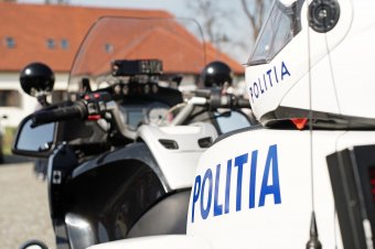 Rendhagyó toborzás: kávézni várnak a rendőrök