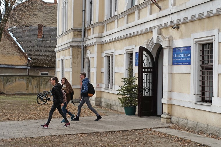 Erkölcsi győzelem a marosvásárhelyi iskolaügyben: visszaküldte a bíróság a katolikus iskola létrehozói elleni vádiratot