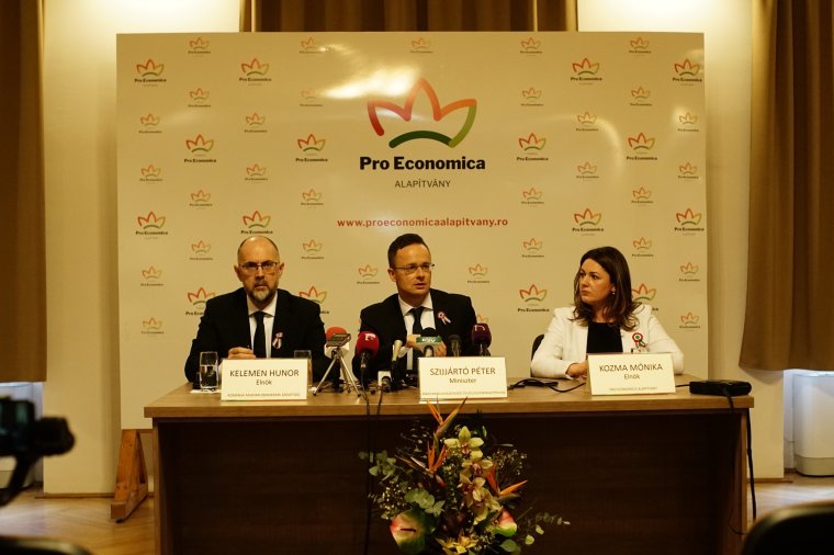 Szijjártó Marosvásárhelyen: román–magyar megállapodásra törekszünk a MOGYE ügyében