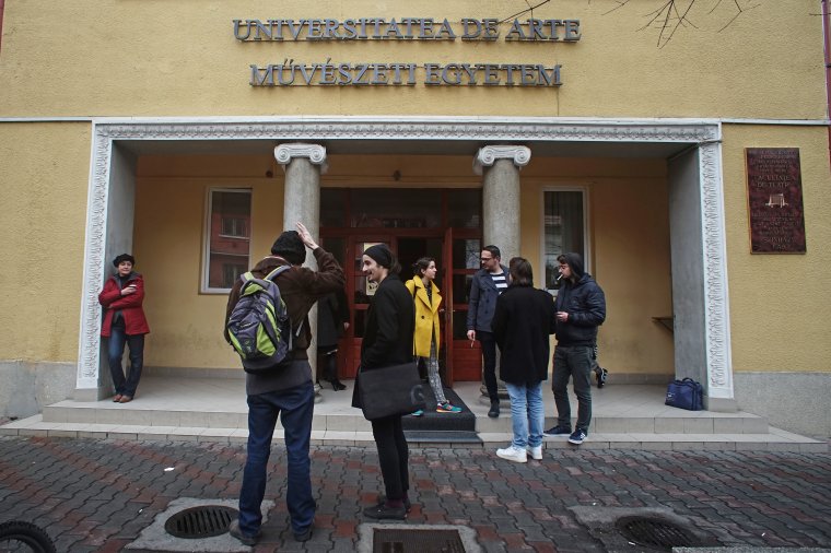 Díszdoktort avatnak a Marosvásárhelyi Művészeti Egyetemen