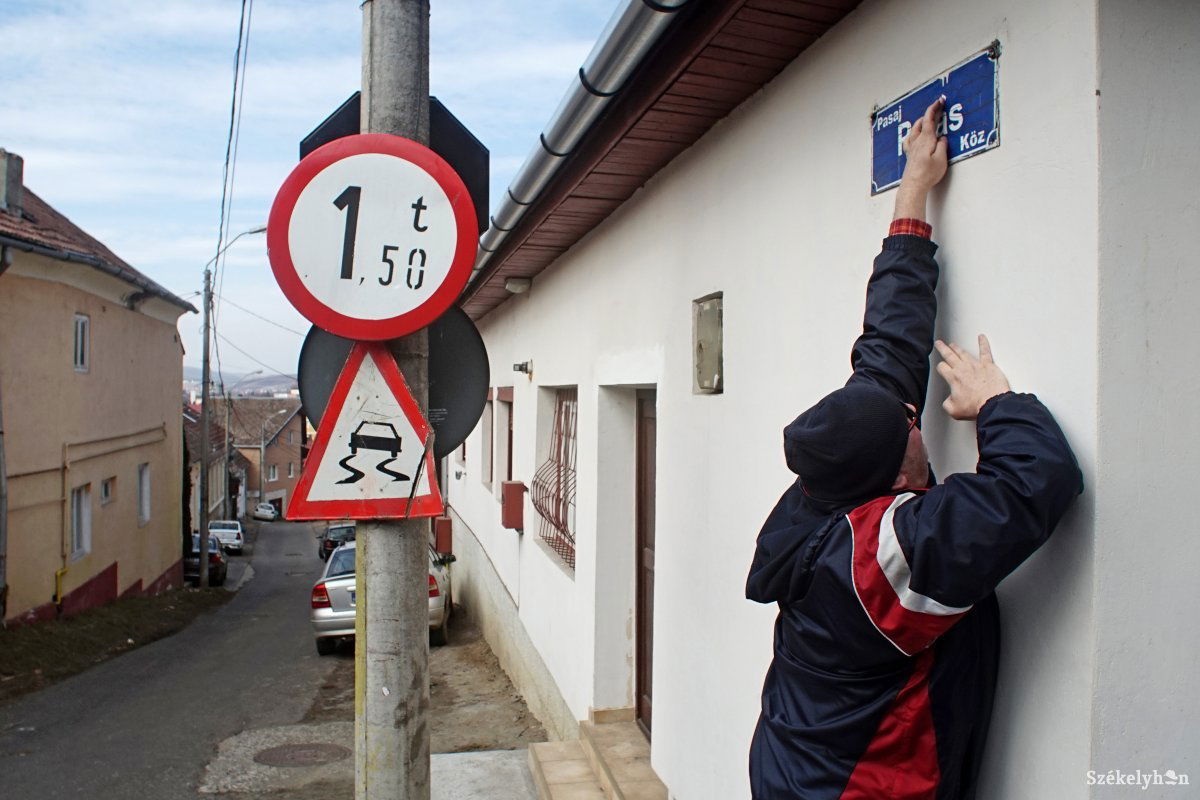 Javítás. A hibák korrigálására fordított összkiadásunk nem érte el az 5 banit &bullet;  Fotó: Haáz Vince