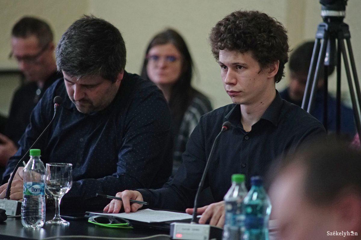 Tatár Lehel (jobbra): nem igaz az, amit az RMDSZ hangoztat, miszerint Makkai Gergelyt nem lehet leváltani •  Fotó: Haáz Vince
