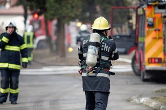 A gázvezetéket is eltörte a háznak hajtó kamion