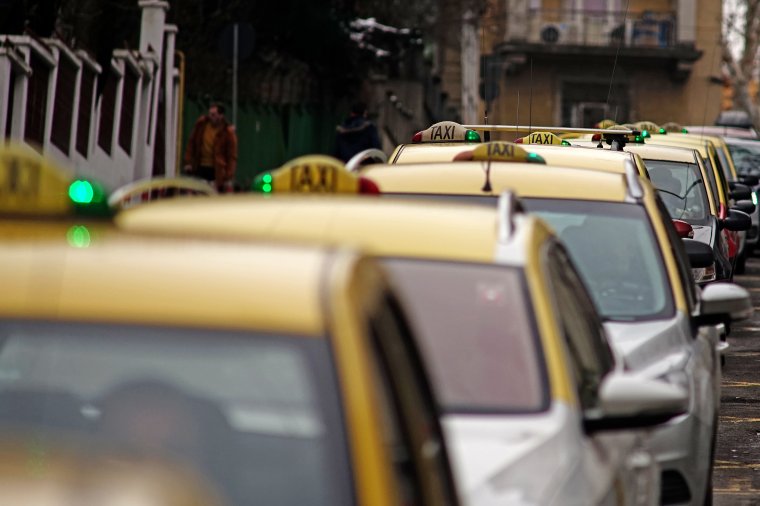 Az Uber és a Bolt miatt tiltakoztak Marosvásárhelyen is a taxisok