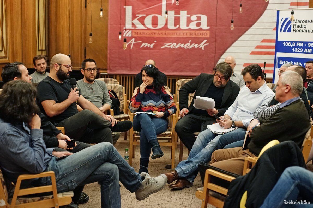 Vitafelek a Marosvásárhelyi Rádiónál •  Fotó: Haáz Vince
