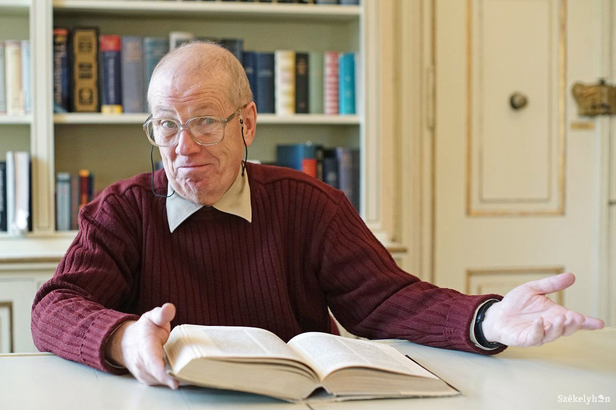 Kuszálik Péter bibliográfus: „munka nélkül megvesznék” •  Fotó: Haáz Vince