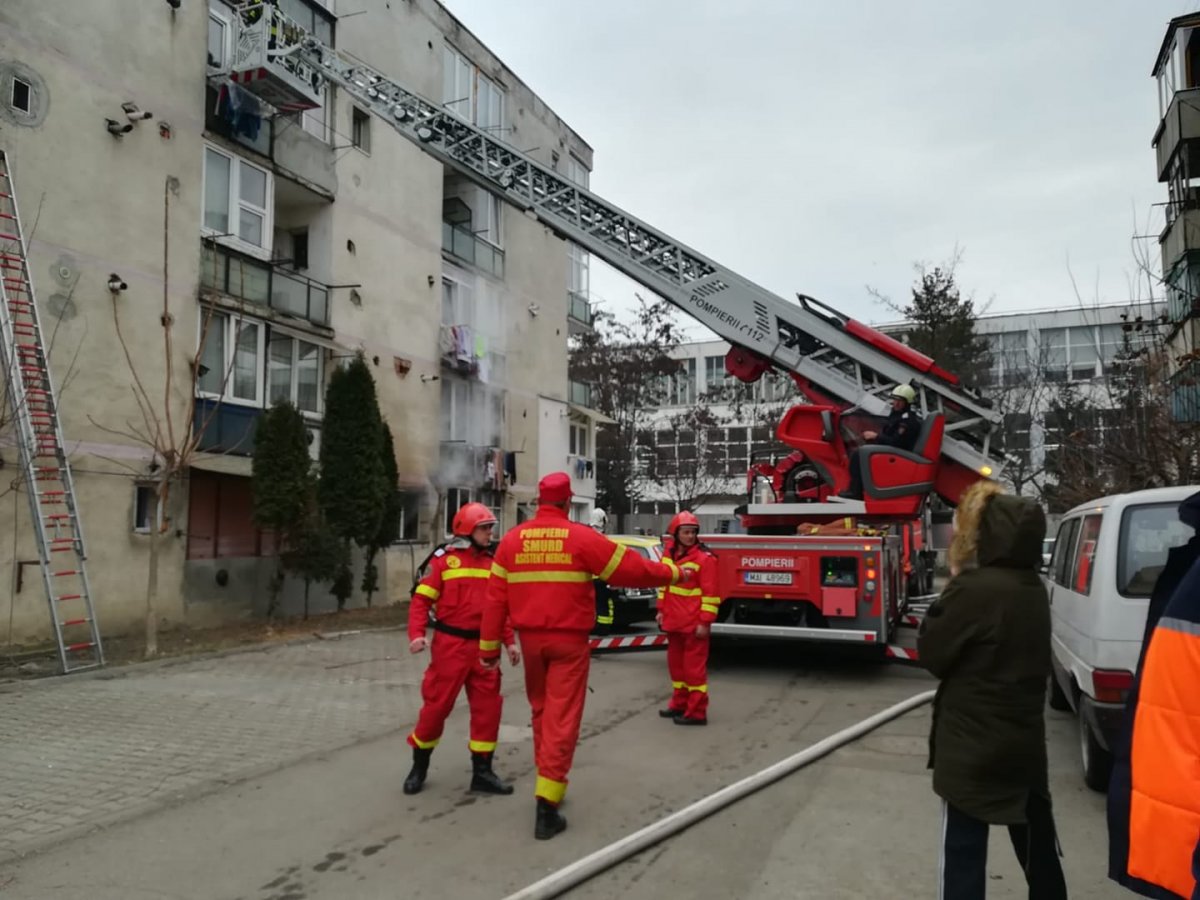 A tüzet idejében sikerült eloltani, enyhébb füstmérgezésen kívül, személyi sérülés nem történt •  Fotó: Maros megyei tűzoltóság