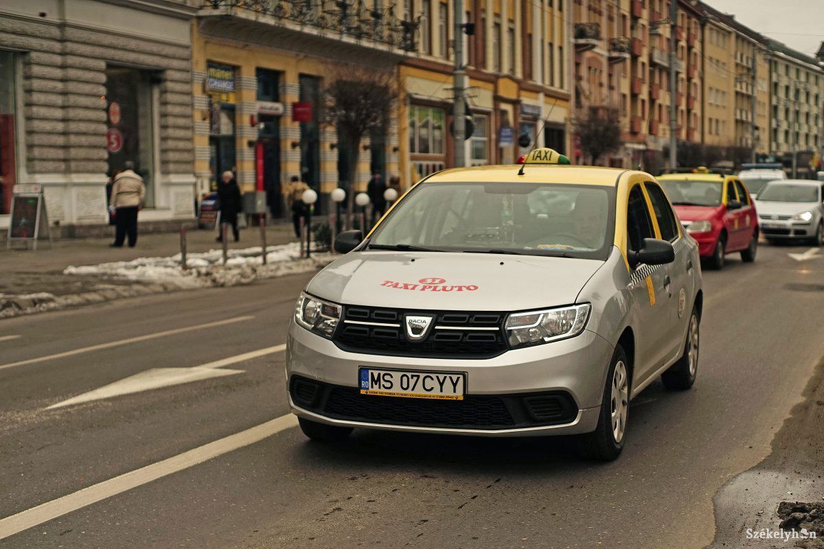 Kérik a taxisok, hogy személyszállításra vonatkozó szabályok legyenek érvényesek mindenkire, az Uber vagy más, hasonló fuvarmegosztóra •  Fotó: Haáz Vince