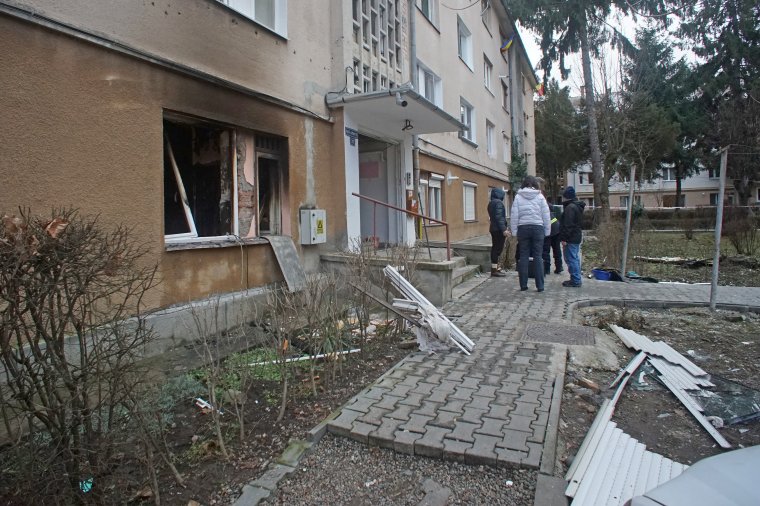 Elkezdték a felrobbant lakás helyreállítását