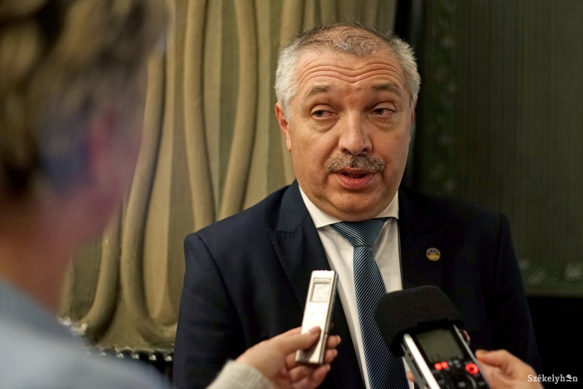 Leonard Azamfirei elmondta: vagy az egyetem szenátusa vagy a kari tanácsok döntenek majd az esetleges szankciók kiszabásáról. Archív •  Fotó: Haáz Vince