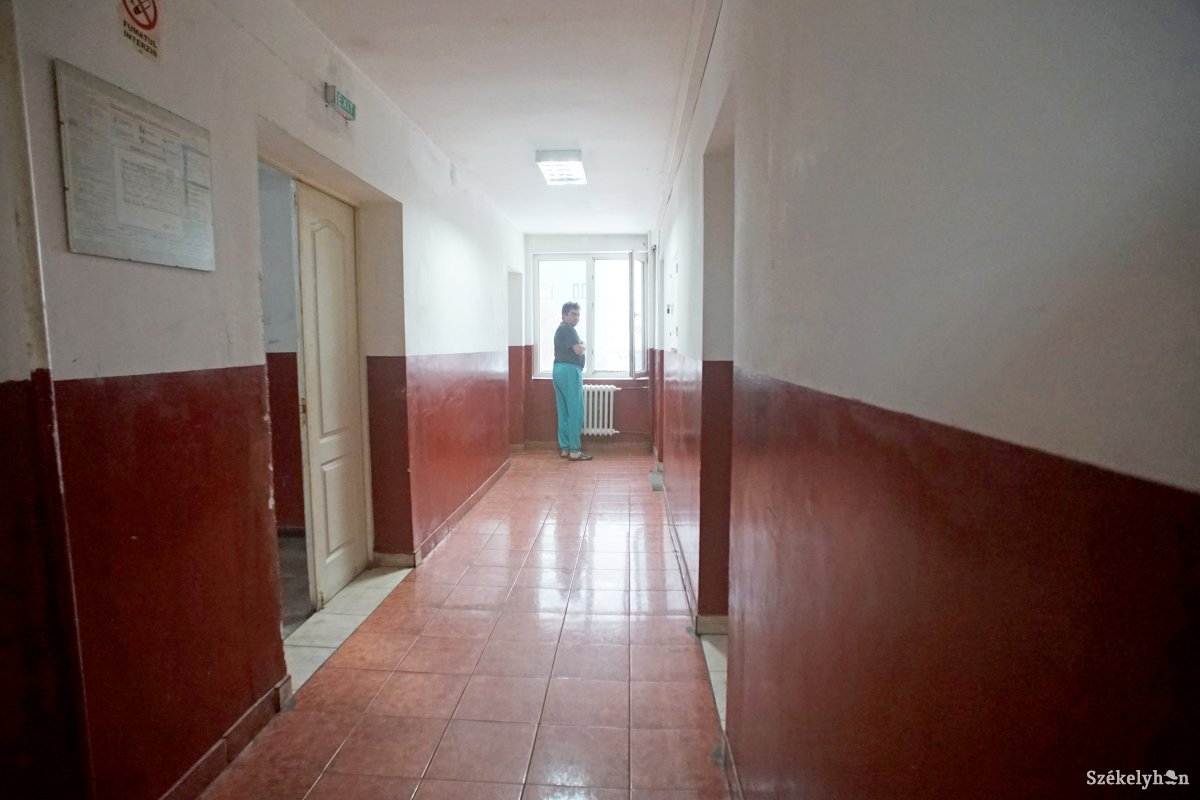 Mosdók a folyosó végén. Fontos a tisztaság •  Fotó: Haáz Vince