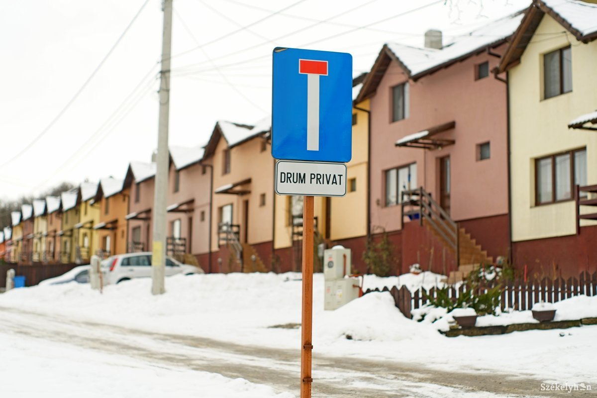 Épületes hiba. A hatóságok megtagadhatják az engedélyek nélkül, törvénytelenül felhúzott koronkai családi házak telekkönyvezését • Fotó: Haáz Vince