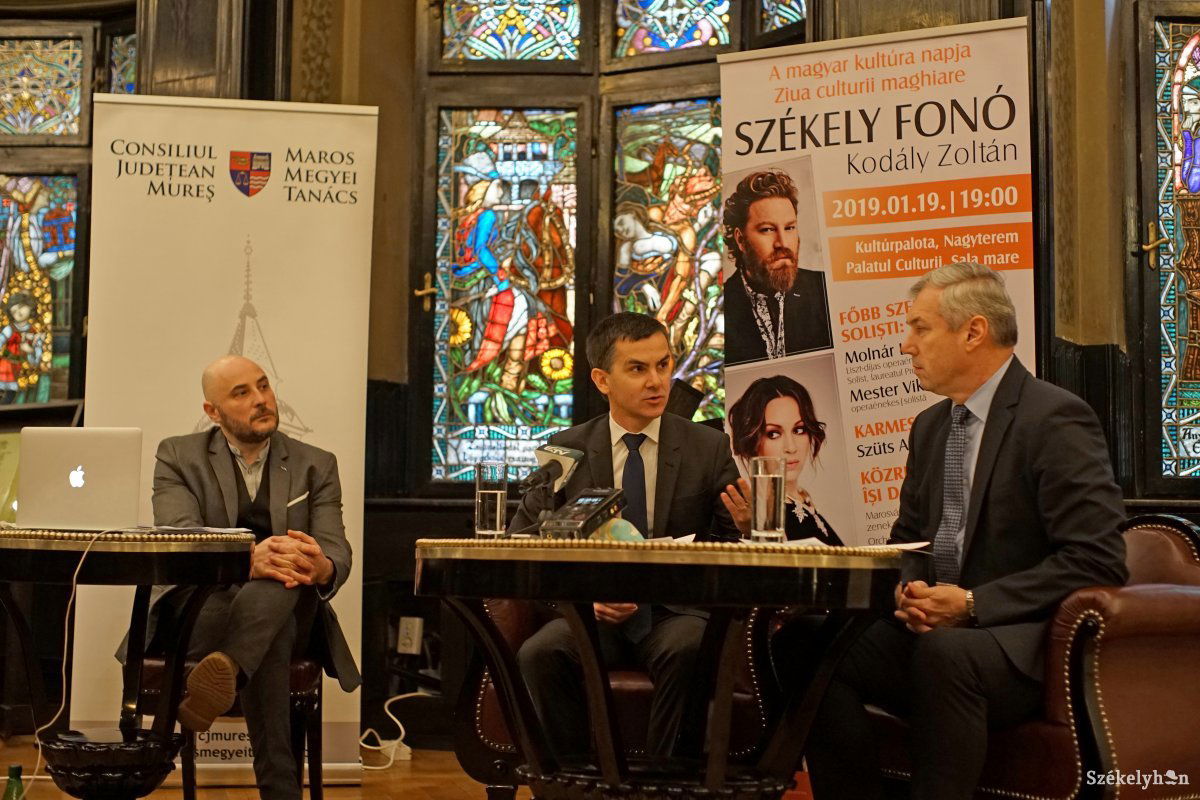Balról jobbra: Bocskor Lóránt, Tóth László, Péter Ferenc. Székelyföldre érkezik a Székely fonó •  Fotó: Haáz Vince