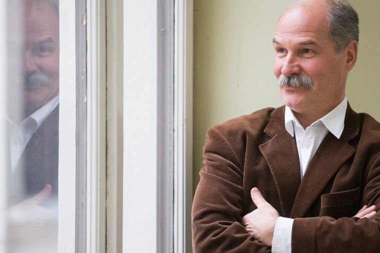 Teremtéstörténettel turnézik Berecz András mesemondó