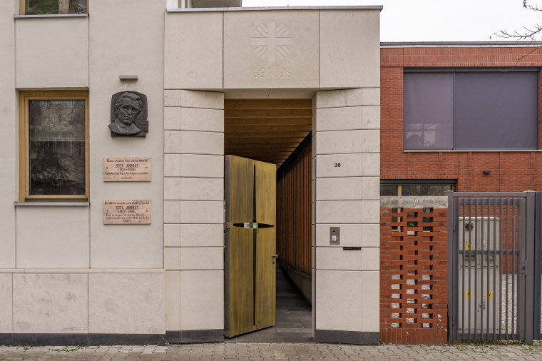 Caritas-székhely lett Sütő András egykori házából