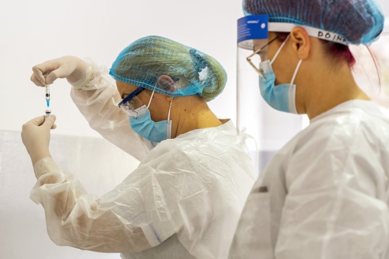 Újabb halasztás az oltásra feliratkozottaknál